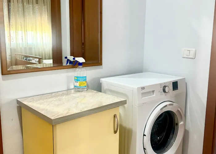 Four Seasons * Golem (Tirana)